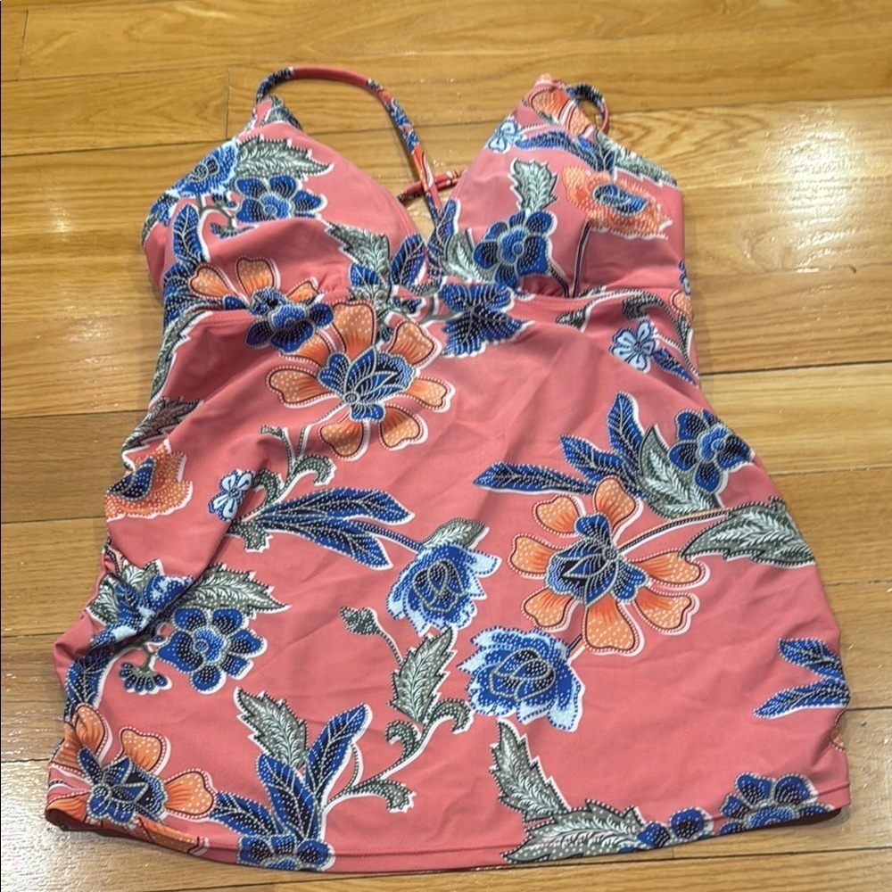 Beach Bump by motherhood maternity floral tankini top size medium.